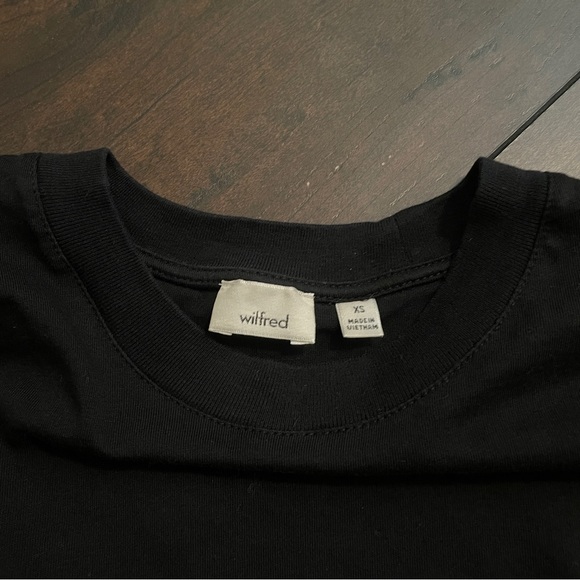 Aritzia Wilfred cropped black long sleeve 100% cotton - Picture 2 of 3